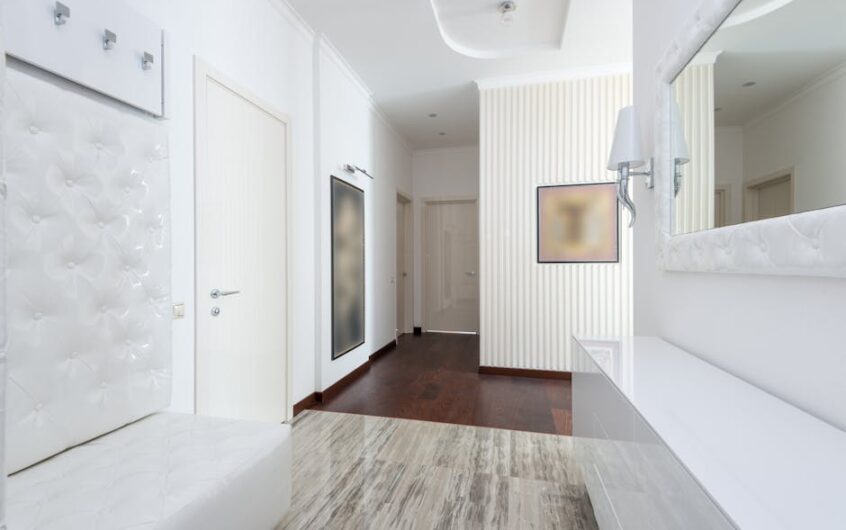 Sufit podwieszany w mieszkaniu: montaż, oświetlenie, akustyka i realne koszty