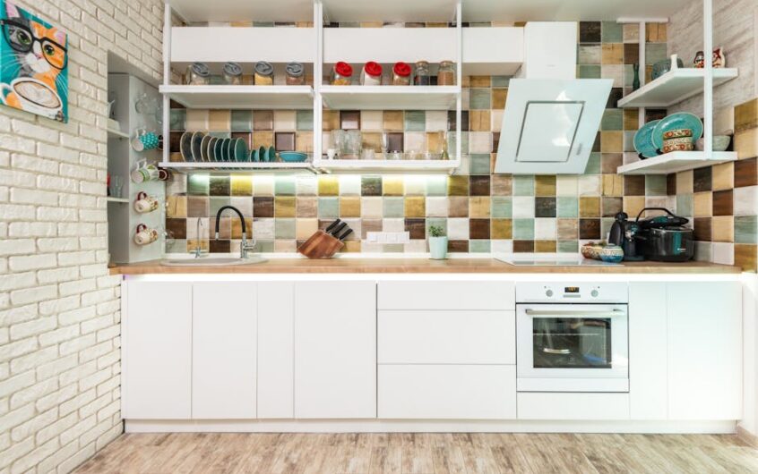 Fartuch kuchenny między blatem a szafkami: materiały, montaż, bezpieczeństwo i realne koszty