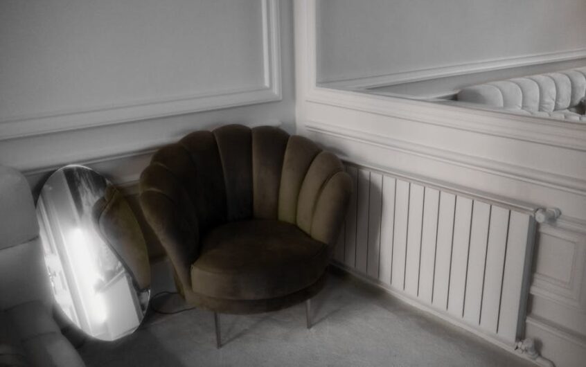 Listwy przypodłogowe w mieszkaniu: rodzaje, wysokości, montaż, kable i realne koszty